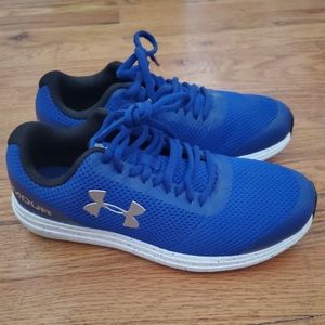 Youth boys Under Armour Boys shoes size 4.5